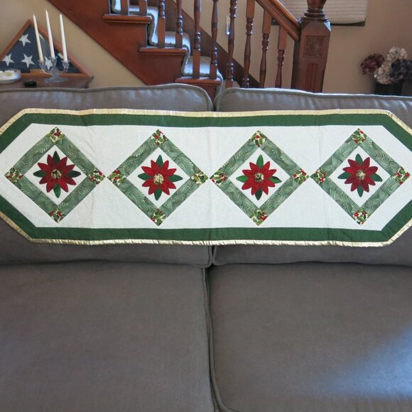 Handmade Quilted Red Green Floral Poinsettia Gold Edge Geometric Table Runner - Picture 1 of 6